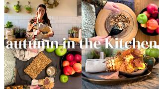 AUTUMN IN THE KITCHEN | The most cosy Apple & Cinnamon Loaf Cake | Bake With Me