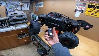 ARRMA OUTCAST 8S , UNBOX AND FIX SOME SLOP , PART 1