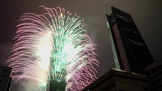 TAIPEI Capodanno 2023 Fuochi d'artificio sul 101