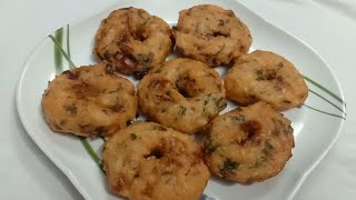 बहुत ही सॉफ्ट और क्रिस्पी मेदू वडा रेसिपी||South Indian Medu Vada Recipe