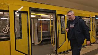 Einfahrt&Ausfahrt von derU9 in den Bahnhof Friedrich-Wilhelm-Platz Richtung Steglitz mit H97 5016-2