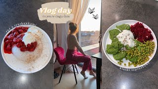 VLOG OF A DAY // co jem w ciągu dnia / powrót na treningi