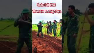 Cuốc đất cũng phải có bài bản và nhịp điệu - Bộ Đội Việt Nam #army #duet  #soldier #greenscreen