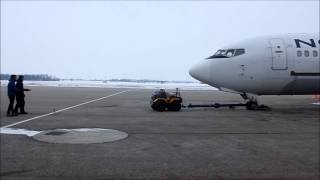 Grizzly RUV Tows Boeing 737 Air Plane