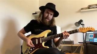 Jamming to a Robben Ford backing track - TrueFire - Hop In The Jam