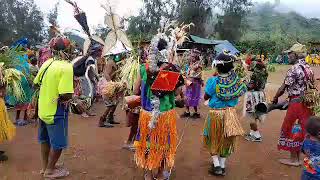 Kuto Got Emet Kombok'nge by Huwaiians Singsing Group at Indum # 2 Village - Kabwum,  Morobe Province