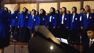 Paduan Suara Mahasiswa STBA LIA Menyanyikan Lagu Puing