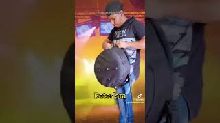 Será que o batera sofre?! 🤣🤣 #meme #musicos #humor #bateristas #zueira #comedia #show #bandas