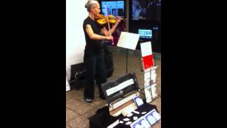 Extraordinary Violinist in the Subway -  New York