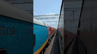 12625 KERALA EXPRESS High Speed Overtake #shorts #indianrailways #Trivandrum - #Delhi #wap7