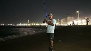 PESCANDO EM FENTE AO POSTO 04 NA PRAIA DE IRACEMA