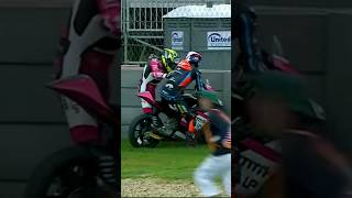 habis jatuh motornya ilang 🤣🤣🤣🤣🤣🤣 #moto3  #crash #moto3crash