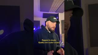 Rapper in studio - quello che vuole fumare 😂