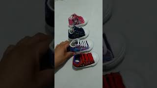 Zapatilla Bebe con LUZ DE LED. Estampado Vengadores, Hombre Araña, Frozen y Minnie. AMERICA BEBES