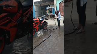 bike washing #shortfeed #shortvideo #shorts #trendingshorts #viralvideo #viralshorts #trend #ktm