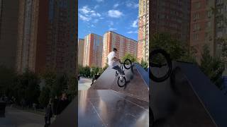 Что за трюк в конце? 🤔🔥#bmx #bmxstreet#scoot #бмх #bmxlife #bmxtricks #scooter #shortvideo #wows