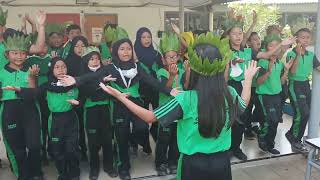 House Hijau Menyanyi "Bangun Pemudi Pemuda"