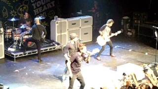 [1] Shut Up Live - Simple Plan in Chicago 11-21-11