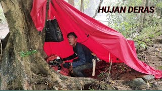 SENDIRIAN CAMPING DI HUTAN HUJAN DERAS, MEMBANGUN TEMPAT BERTEDUH, MASAK COTO MAKASSAR