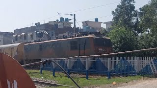 Train No. 12231 Lucknow Chandigarh Express crossing Railgate with GZB Amrit Bharat WAP5 35005