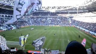 Juventus vs Novara 2-0 [Ultras Juve Curva Sud] 18/12/2011