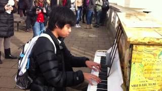 [VLOG4] Me playing the piano in Cambridge street, with my frozen fingers!