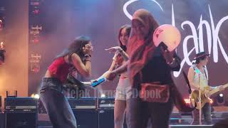 RUSUH !!! Panggung Slank Diserang Cewe-Cewe Saat Bawakan Lagu Orkes Sakit Hati & If U Love Me