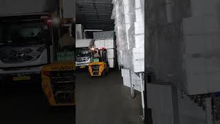 forklift nya nyangkut bos