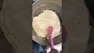 mixing italian meringue buttercream ^^ #shorts #youtubeshorts #baking