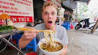 Crazy DELICIOUS NOODLES - Full Street food tour in Ho Chi Minh! (Saigon)