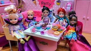 Fairy Tea Party ! Elsa and Anna toddlers - donuts - superheroines - Barbie