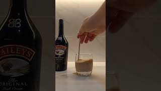 inspirasi #enjoyyourgoodtime part 1. cara asik minum baileys saat cuaca panas. #baileys #winejakarta