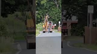 der letzte Stahlträger auf "großer " Fahrt durchs Dorf... das geht eben nur auf dem Dorf..!!! 😉😉👍👍👍