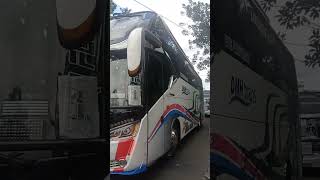 Dmh Trans Osman Bey Bernyayi saat memasuki Jeep merapi di susul oleh Valentino & Calisto