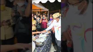 menteri bapak sandiuno lihat ibu cara masak pisang goreng pakai tangan. #gorontalo #indonesia