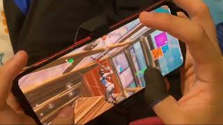 a pretty FAST handcam :) Fortnite mobile