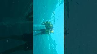 under water and love #xuhong #trending #viralvideo #gowiththang #love