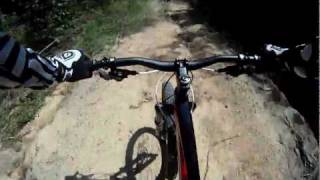 Descida do Bom Sucesso + queda de Paulo e Edi (Specialized Pitch) GoPro