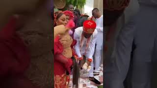 Nigerian Wedding.  Did the groom put down enough cash?