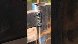 Как заварить вертикальный шов с электродом! #сварка #shortvideo #welder #welding