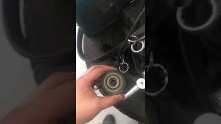 W210 faulty alternator pulley vs new