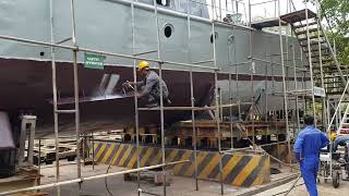 Airless Spray painting On a ship hull