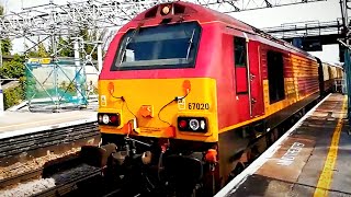 EWS class67-020 and DB class67-024 shooting past Faversham running VSOE 12/4/19