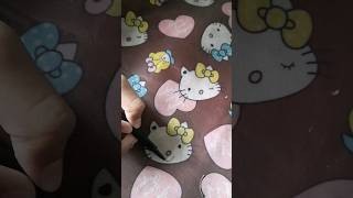 hello kitty lebih cantik ketika tersenyum