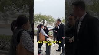 无良讨喜人拦截婚车 掰断小金人索要巨额红包 拉扯新娘导致流产 无良讨喜人拦截婚车 掰断小金人索要巨额红包 拉扯新娘导致流产 #讨喜 #拦截婚车 #流产 #律师事务所   抖音