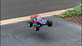 Traxxas Rustler 4x4VXL 3s Curb Hopping🤪