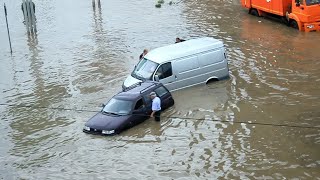 ПОТОП В ДАГЕСТАНЕ: ВОДА СБИВАЕТ С НОГ И УНОСИТ ЛЮДЕЙ