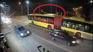 Autobus 146 wjechał pod zamykające się rogatki. Przejazd Kolejowy Ruda Śląska 2024-11-05 g. 19:26