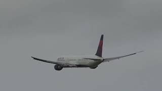 Delta Air Lines Boeing 767 departing London Heathrow RWY27L #b767 #heathrowplanespotting #aviation