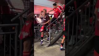 Manchester United players fan love at Wembley despite loss